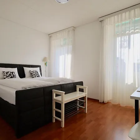 Hotel Corona *